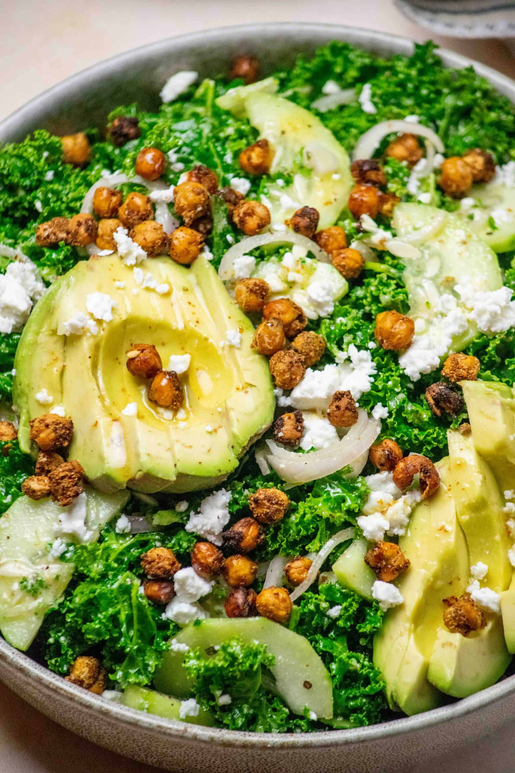 Kale salad with chickpeas