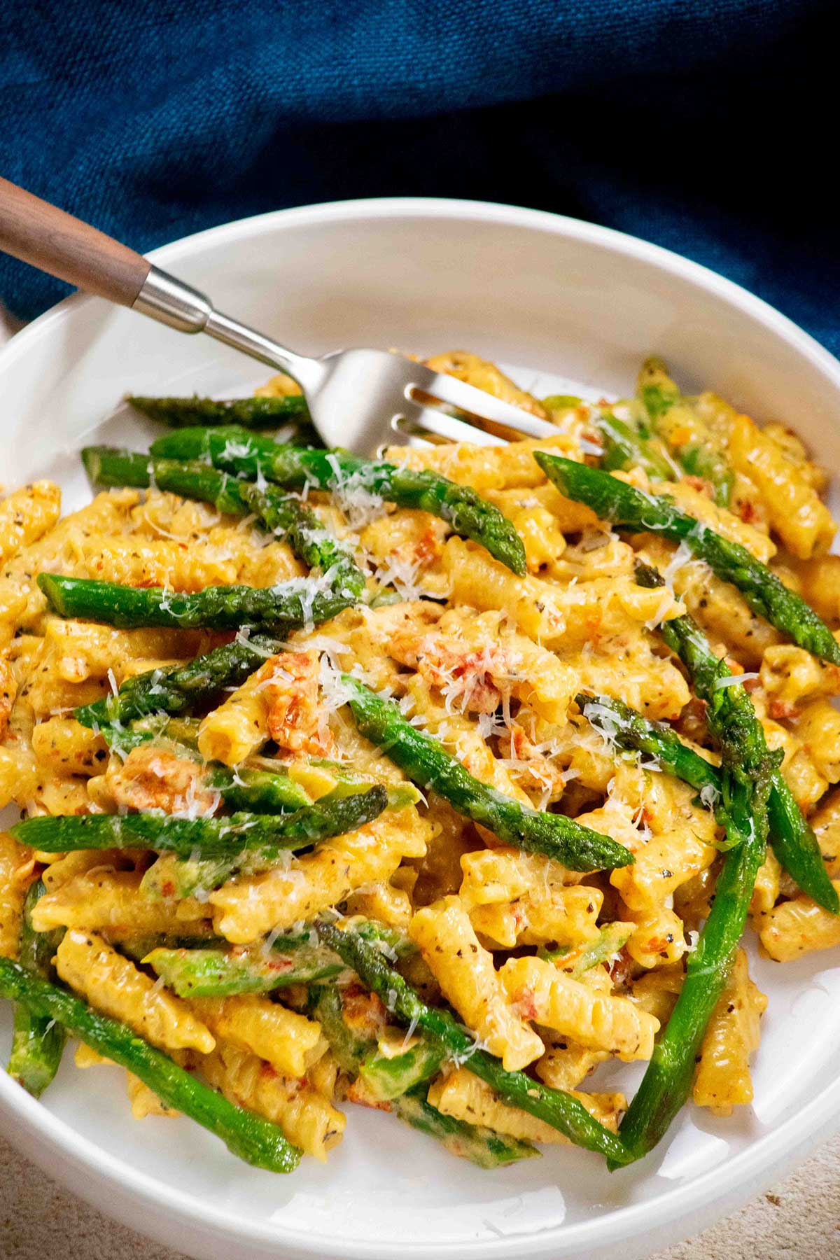 Pasta with asparagus sun dried tomatoes