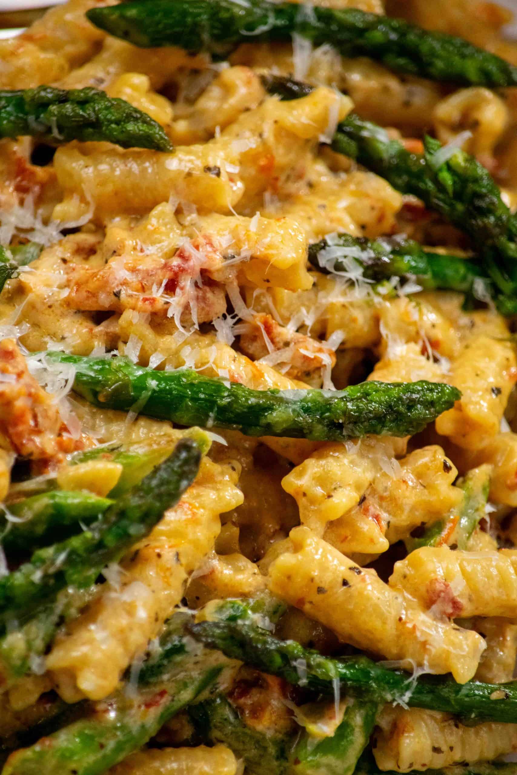 Pasta asparagus sun dried tomatoes