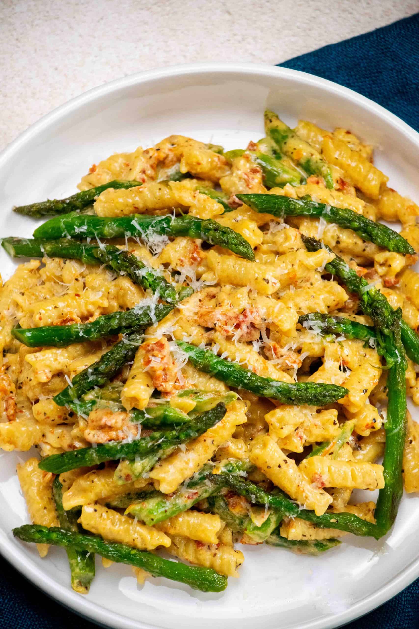 Pasta asparagus sun dried tomatoes