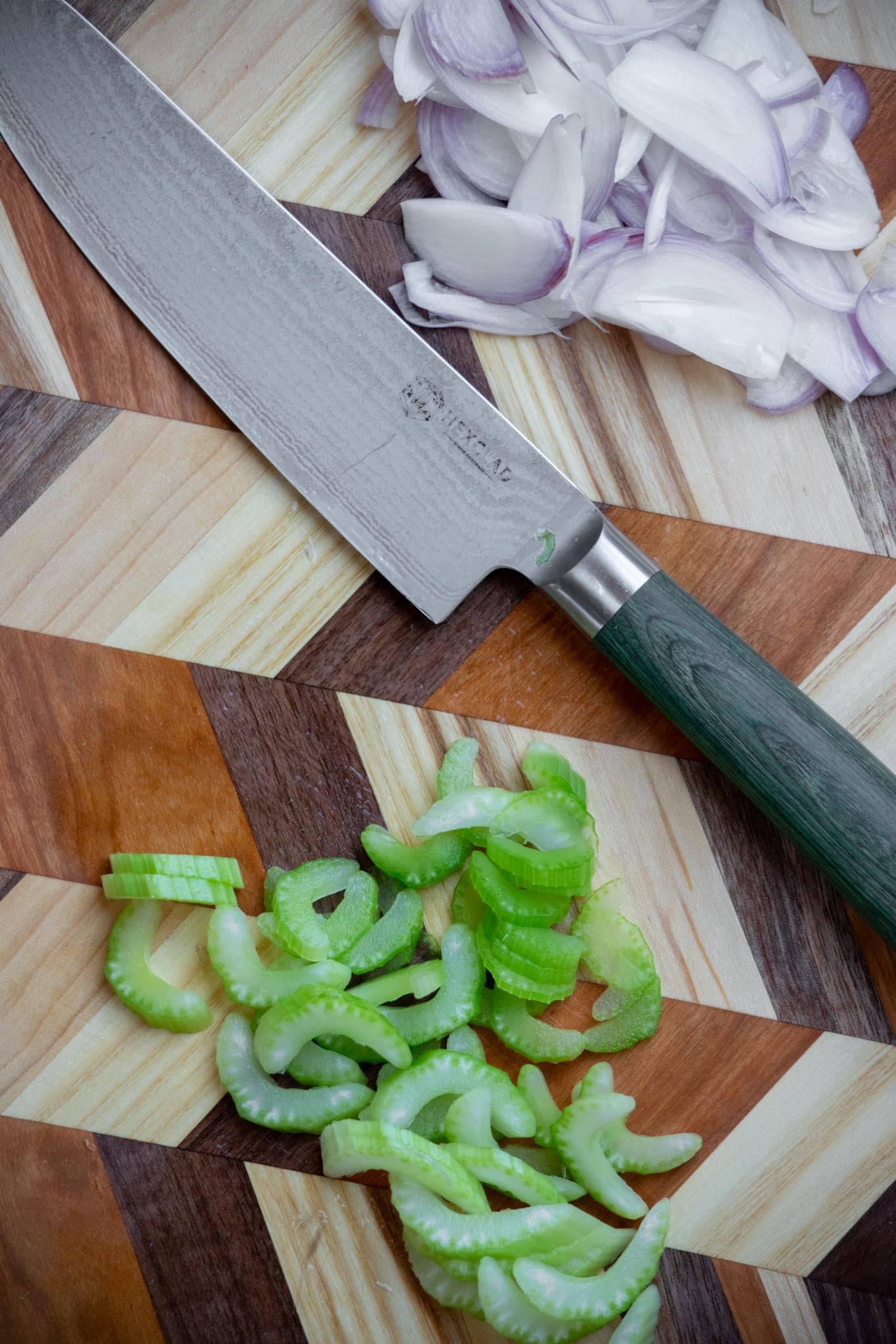 Thinly slice the celery and shallot.