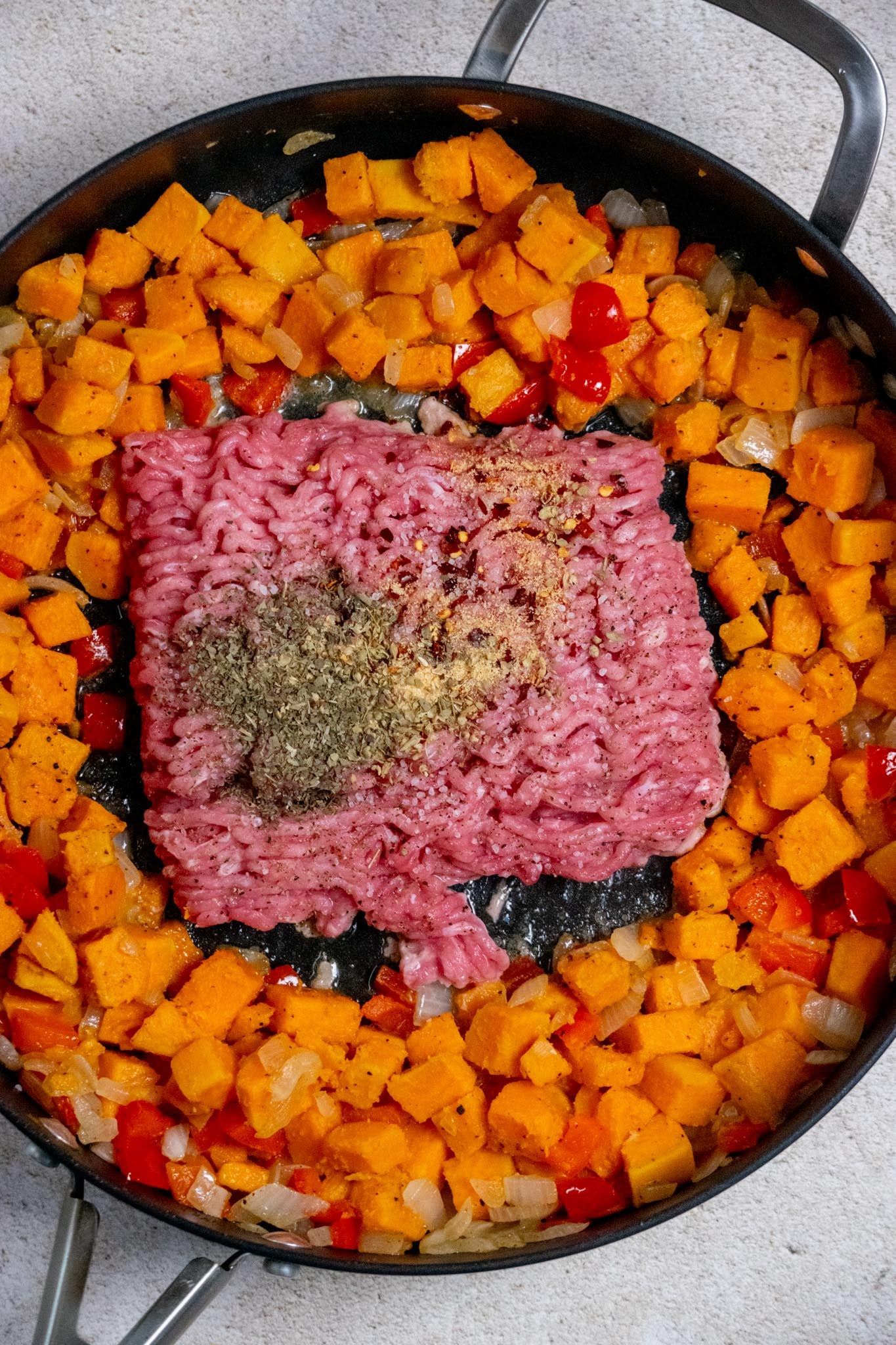 Cook the ground turkey. Add the butter to the center of the pan. Once melted, add the ground turkey and season with garlic powder, oregano, basil, red pepper flakes, salt, and pepper. Cook for 4–5 minutes, breaking the turkey into small pieces as it cooks, until no pink remains.