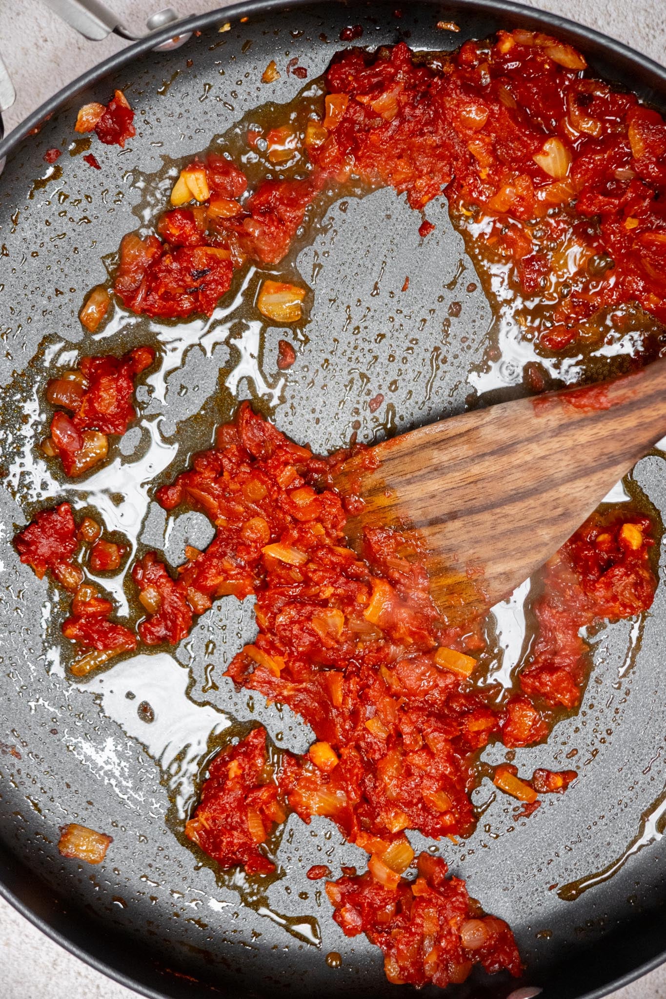 Add vodka and cook for 1 minute, until mostly evaporated.