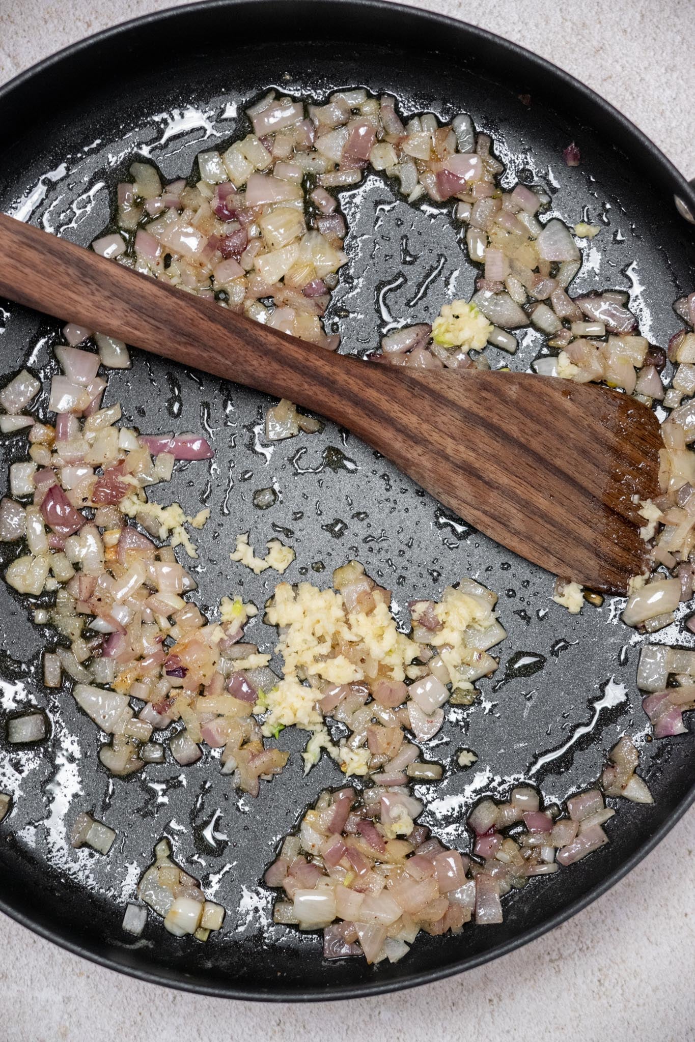 Add garlic and cook for 1 minute, until fragrant.