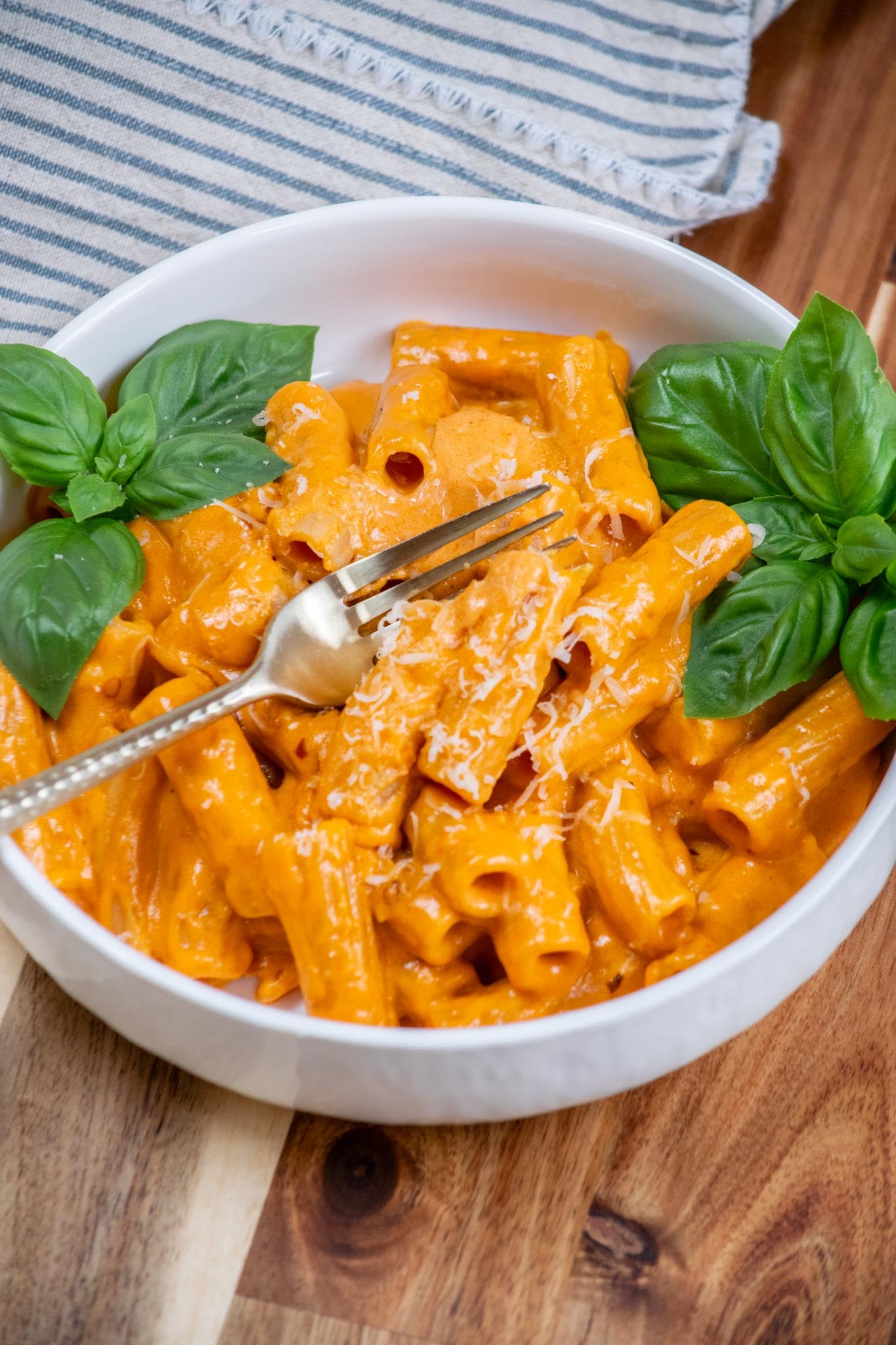 Spicy vodka pasta with basil.