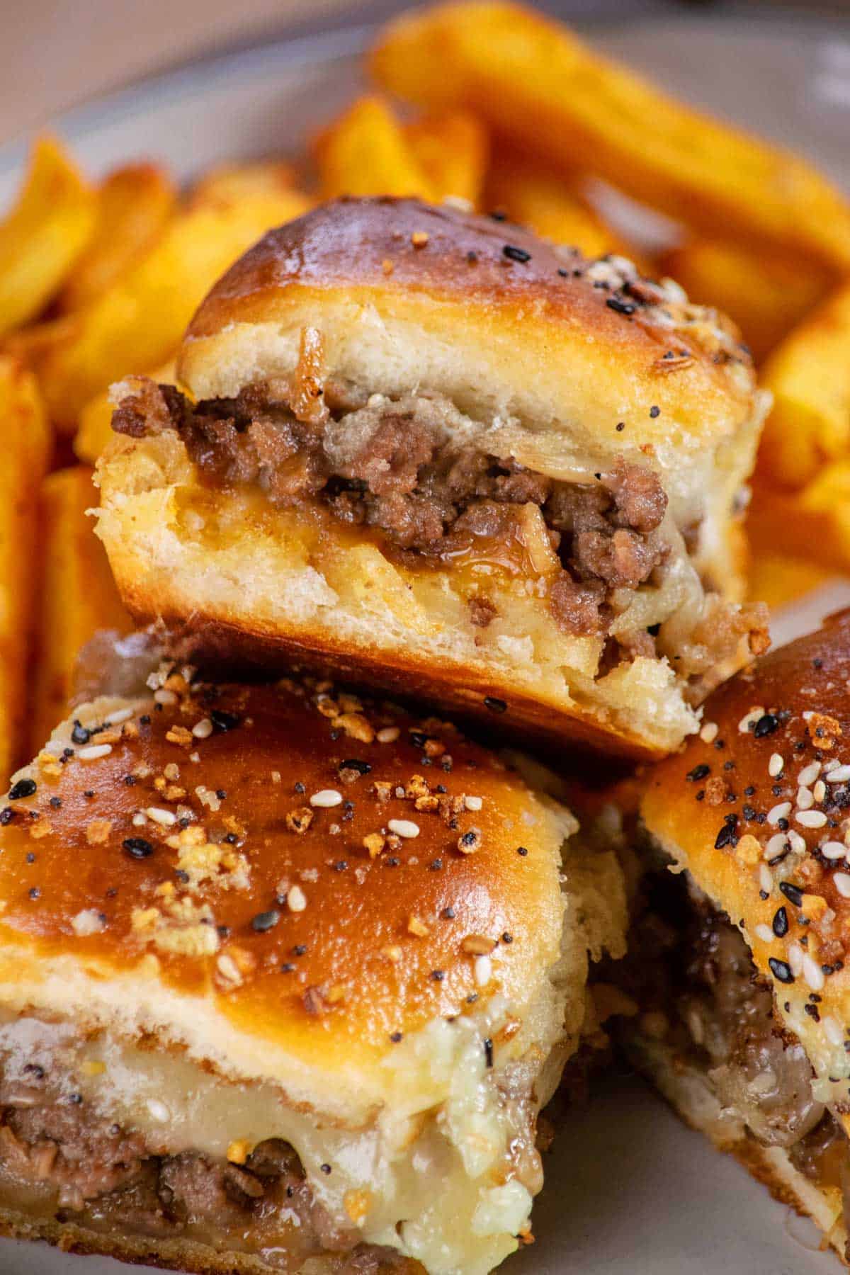 Baked Cheeseburger Sliders on Hawaiian Rolls