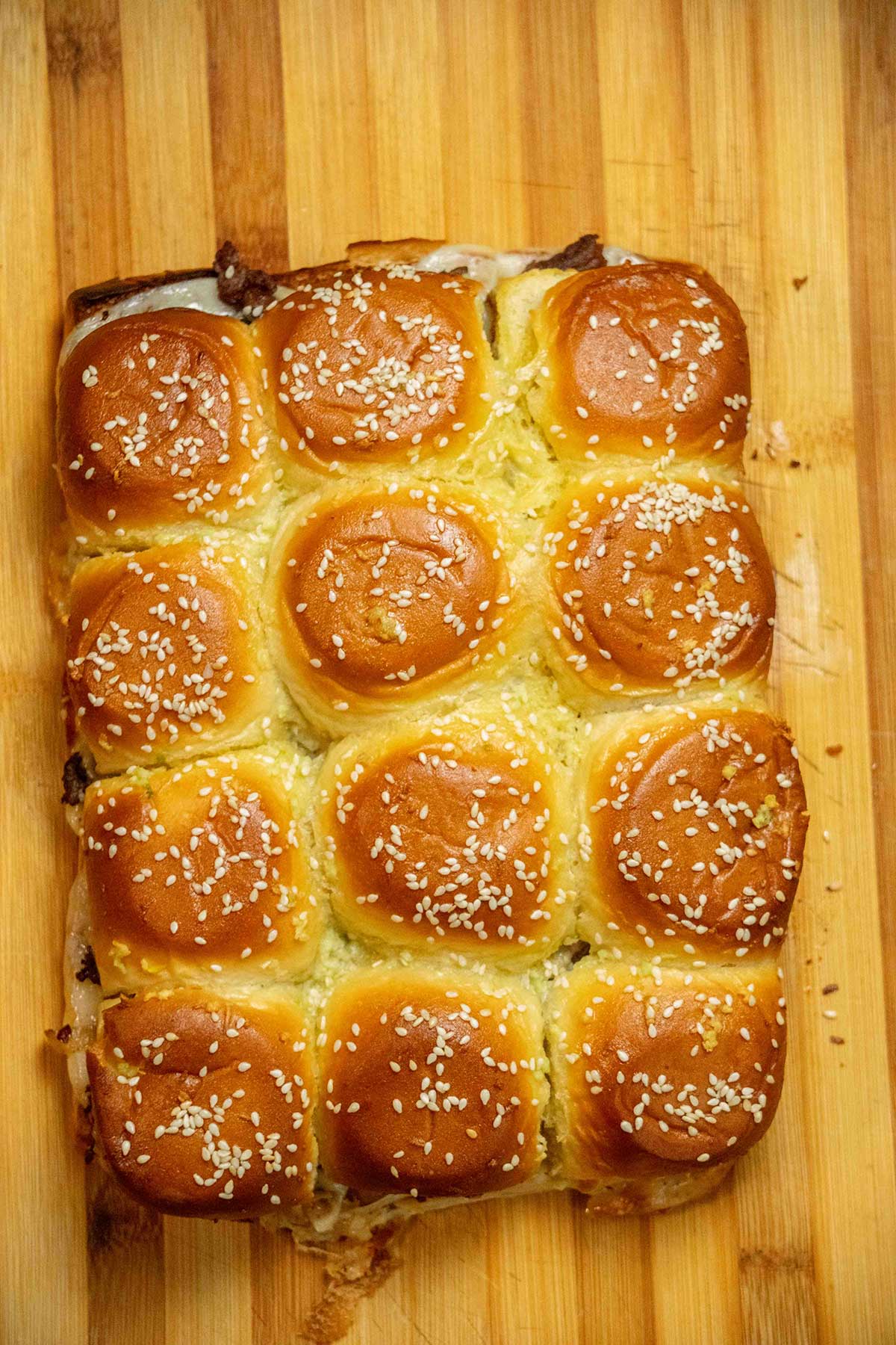Rest and serve.
Let the sliders sit for a few minutes, then slice into individual Philly cheesesteak sliders and serve warm.