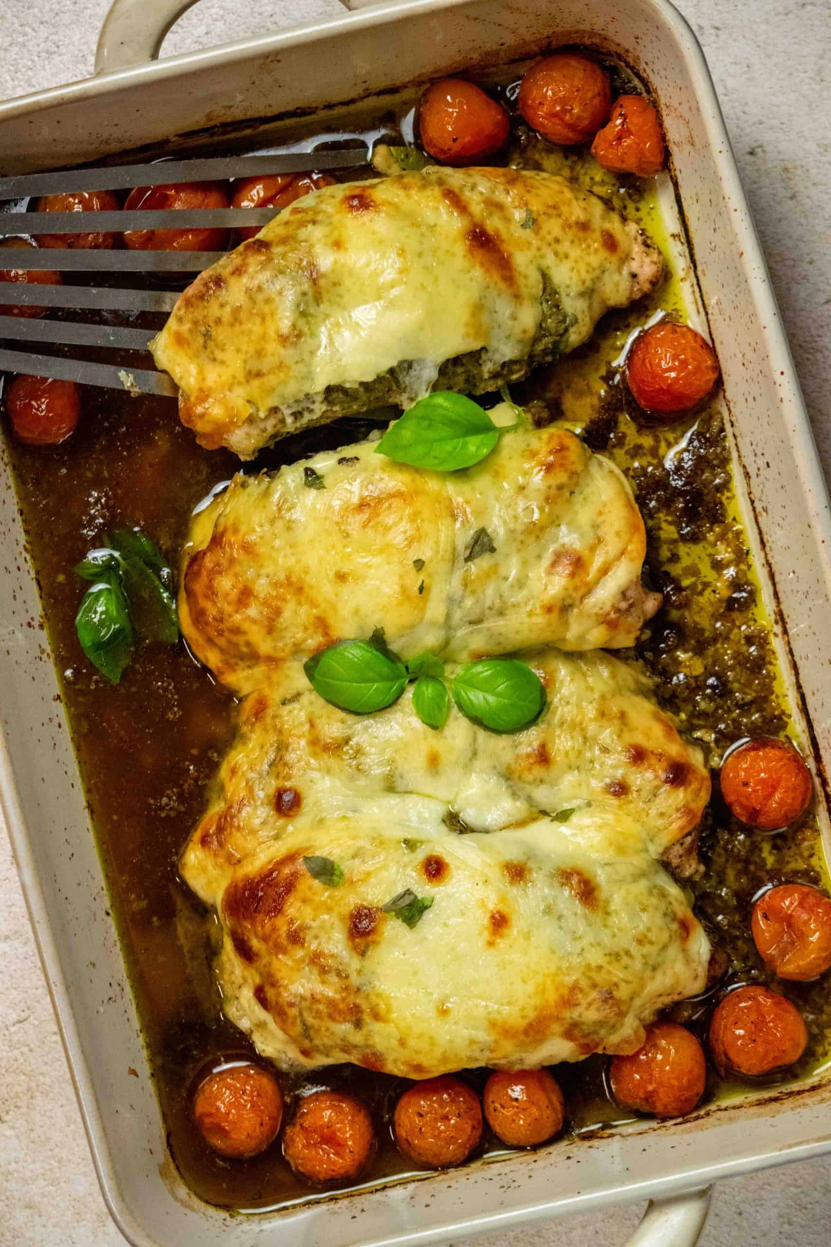 Easy Baked Chicken with Pesto Sauce Recipe (One Pan!)