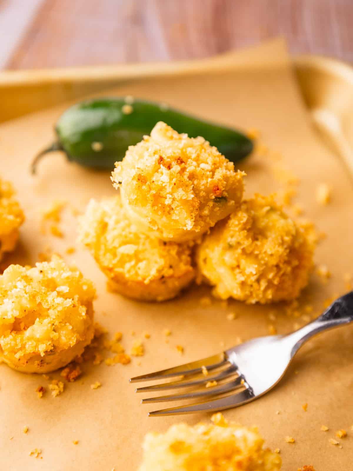 Spicy Baked Mac And Cheese Bites