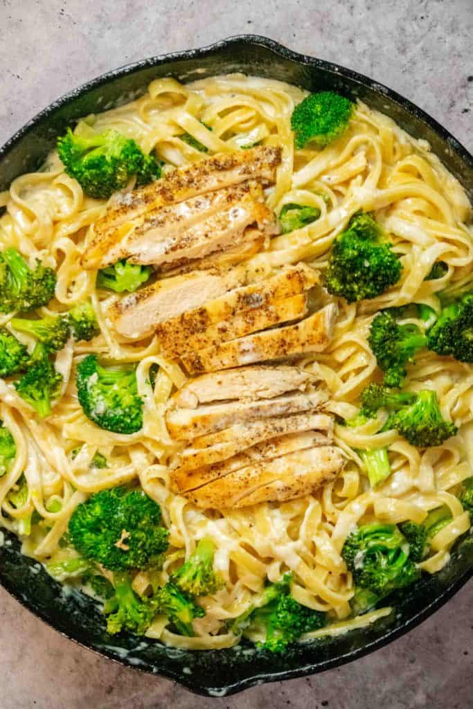 arrange sliced chicken over sauced pasta and serve