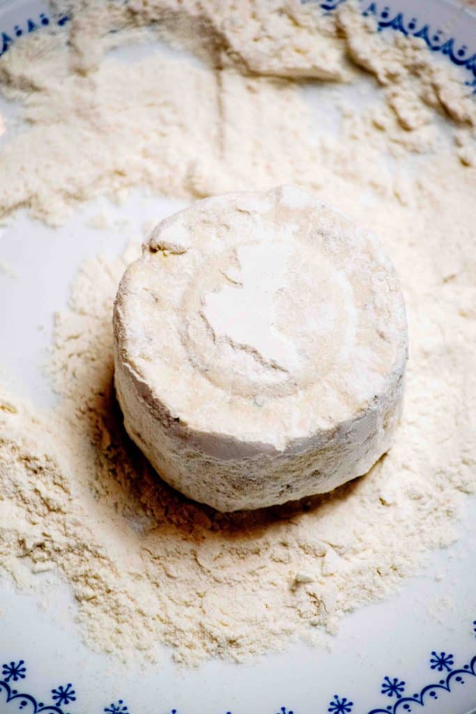 coat Boursin in flour