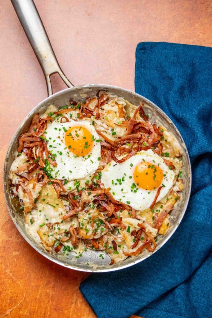 remove from oven, top with egg and chives, and serve! 