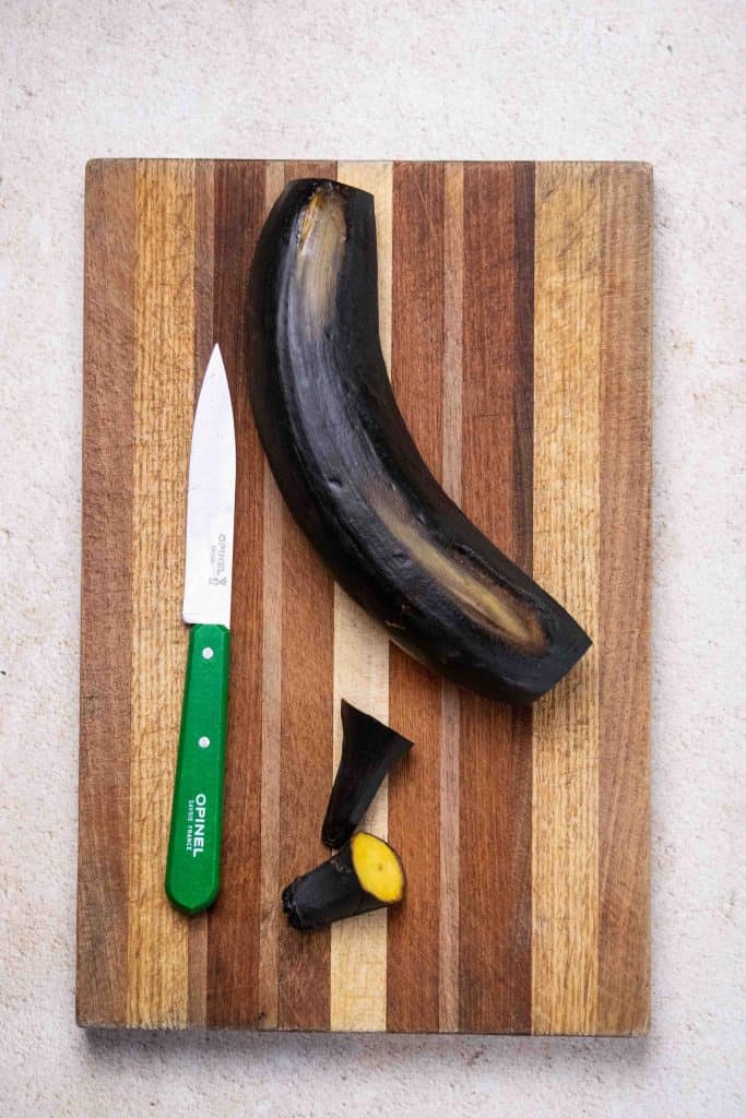 remove the ends of the plantain