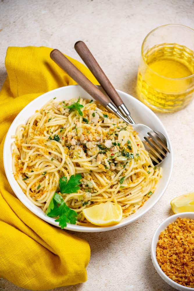 Spaghetti with Clams and Breadcrumbs