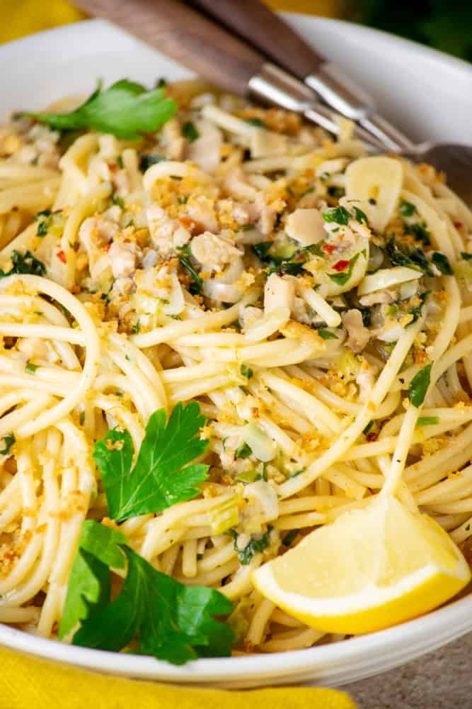 Spaghetti with Clams and Breadcrumbs