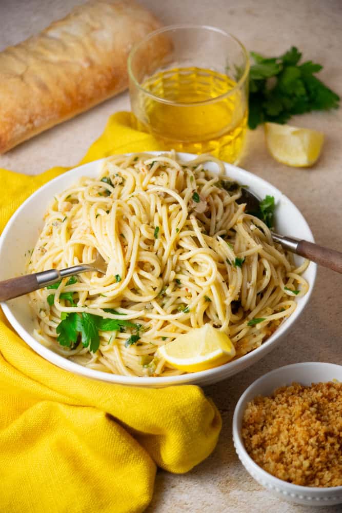 Spaghetti with Clams and Breadcrumbs