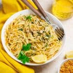 Spaghetti with Clams and Breadcrumbs