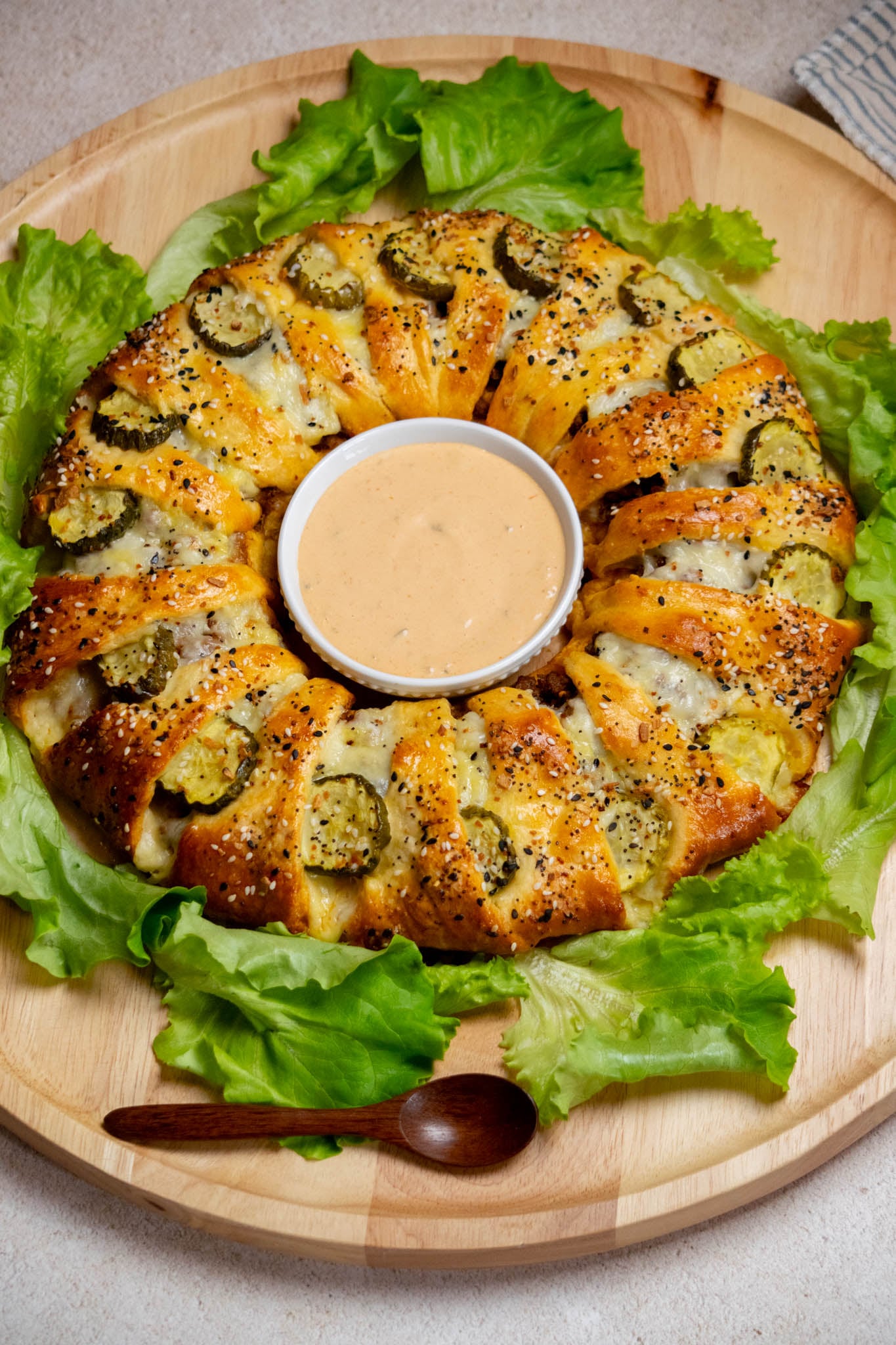 Ground Beef Crescent Roll Recipe: Cheeseburger Crescent Ring