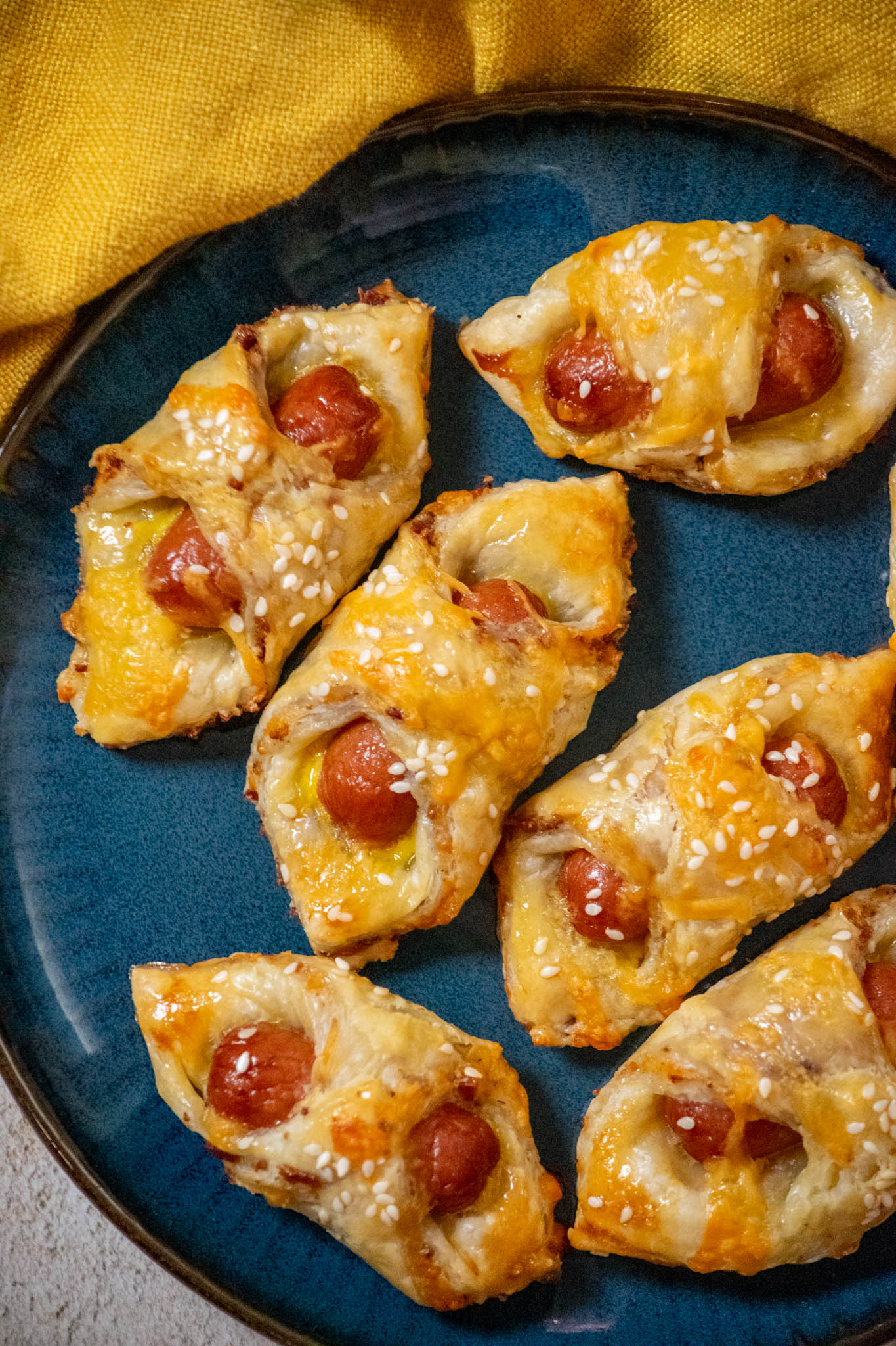 Easy and Delicious Pigs in a Blanket Recipe (Bacon Cheddar)