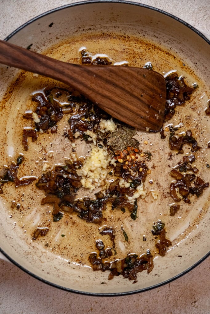 Add garlic, thyme and pepper flakes, and cook for 30 seconds, until you can just smell them 