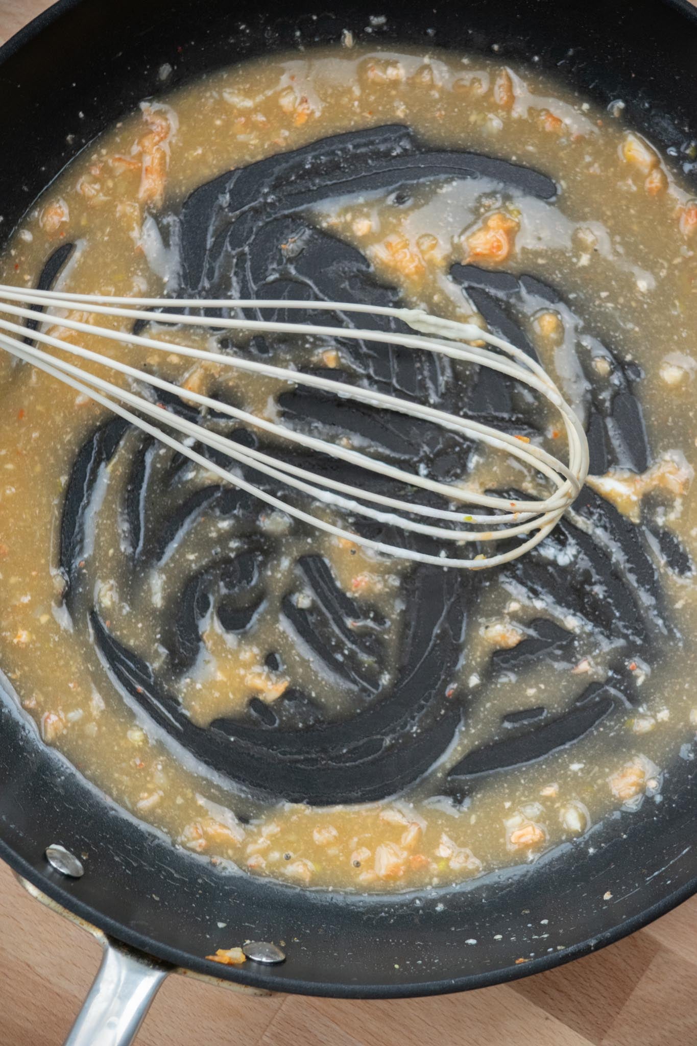 Slurry added to the drippings in the pan used to cook the lobster meat.